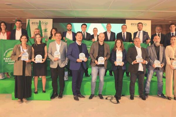 Representants dels vuit municipis de l'Estat guardonats aquest any amb la Bandera Verda i representants dels establiments premiats a títol particular.